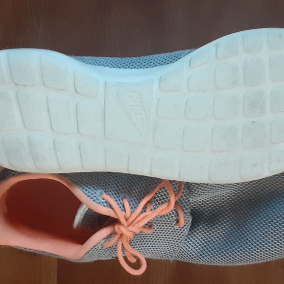 Gray/Orange Nike Shoes - Picture 4 of 4